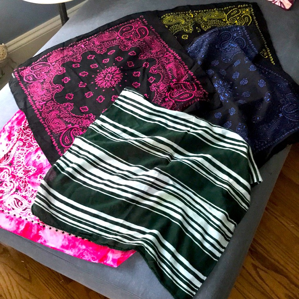 Bundle of five bandannas! Love that pop of color 💕